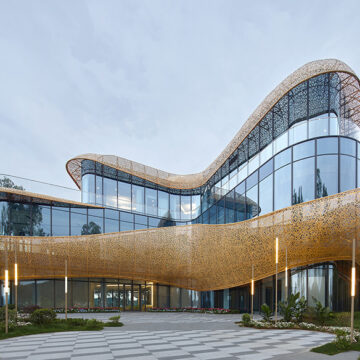 Harmonizing Modern Architecture with Nature: The White Crane Lake Visitor Center