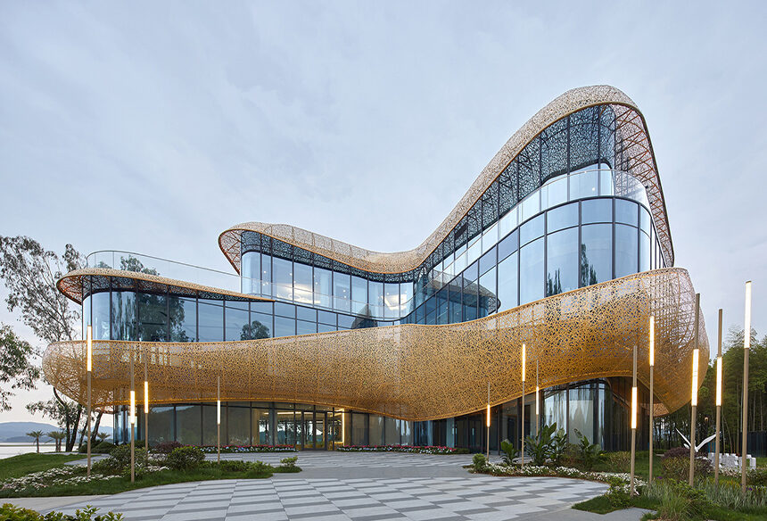 Harmonizing Modern Architecture with Nature: The White Crane Lake Visitor Center