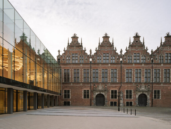 Revitalizing the Wybrzeże Theater: A Modern Architectural Endeavor