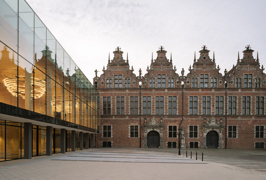 Revitalizing the Wybrzeże Theater: A Modern Architectural Endeavor