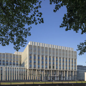 Redefining Healthcare Architecture: Radboudumc Main Building