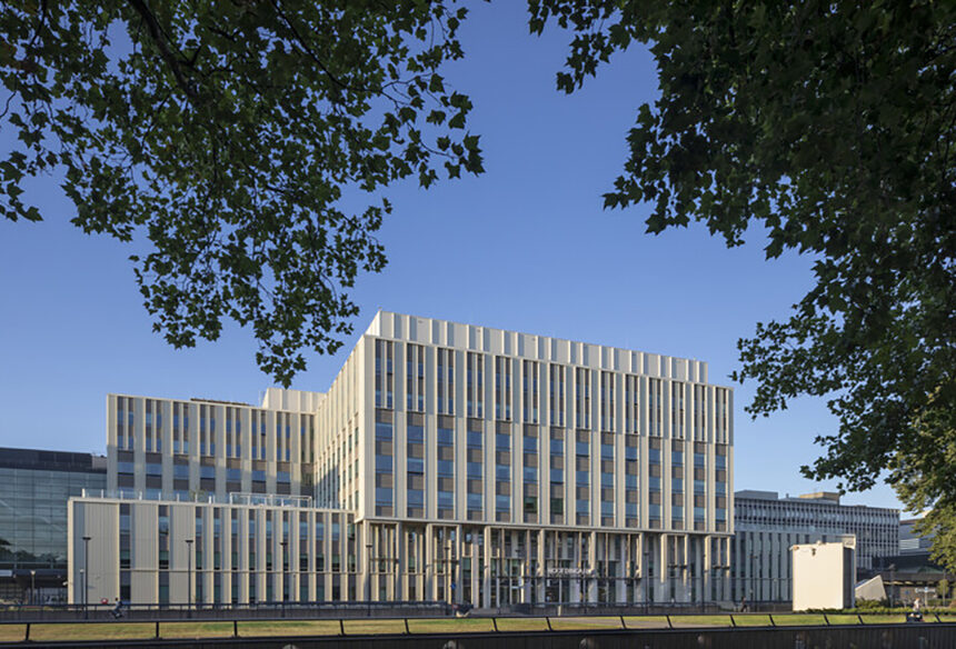 Redefining Healthcare Architecture: Radboudumc Main Building