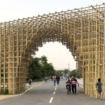 Northeast Commemorative Gate: Fusing Tradition and Craftsmanship