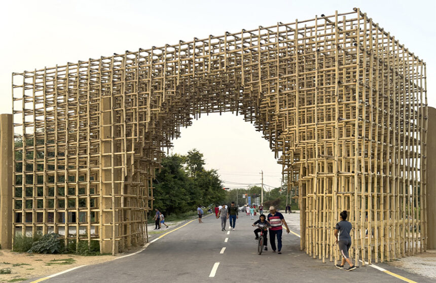 Northeast Commemorative Gate: Fusing Tradition and Craftsmanship