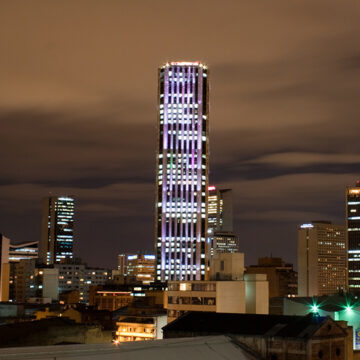 Architectural Icon: Colpatria Tower by Obregón y Valenzuela & Cía. Ltda.