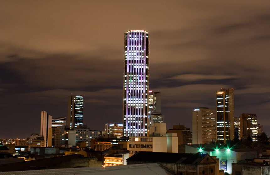 Architectural Icon: Colpatria Tower by Obregón y Valenzuela & Cía. Ltda.