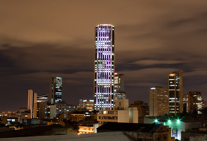 Architectural Icon: Colpatria Tower by Obregón y Valenzuela & Cía. Ltda.