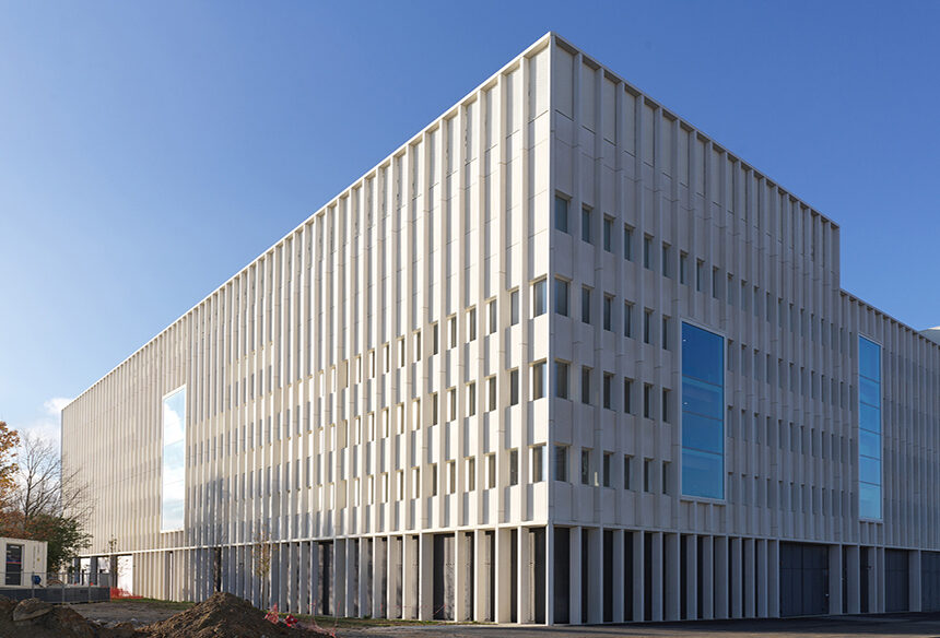 Innovative Educational Hub: Paris-Saclay University Biology-Pharmacy-Chemistry Center